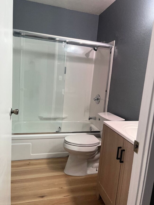 Building Photo - 4Bedroom House