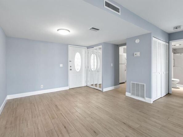 Building Photo - 183 Lake Carol Dr