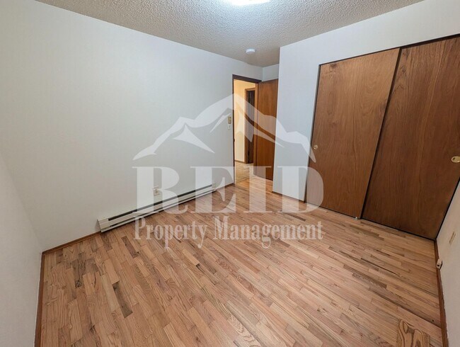 Building Photo - Illahee6056