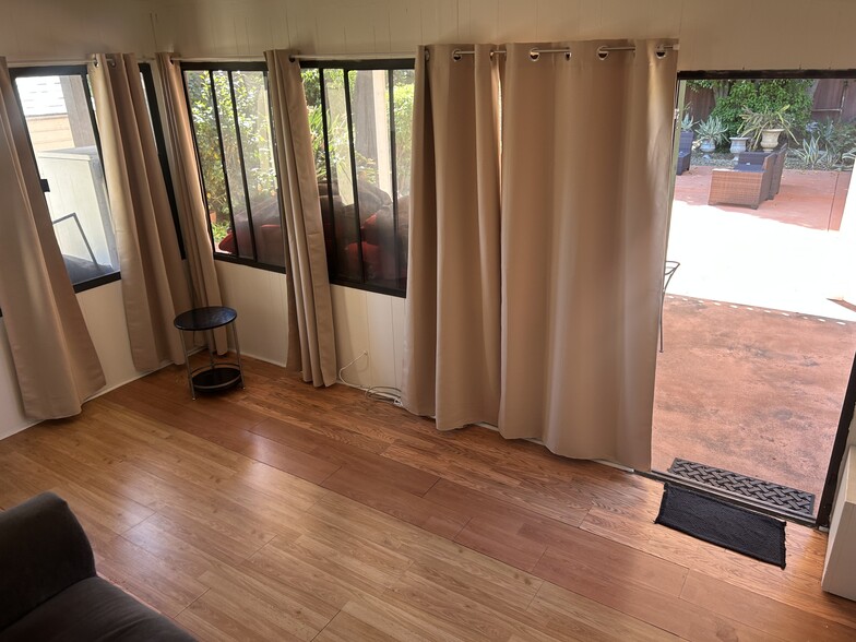 Private Living room - 4751 Sunnyslope Ave