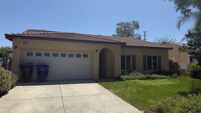 Primary Photo - 4176 Douglass Ave
