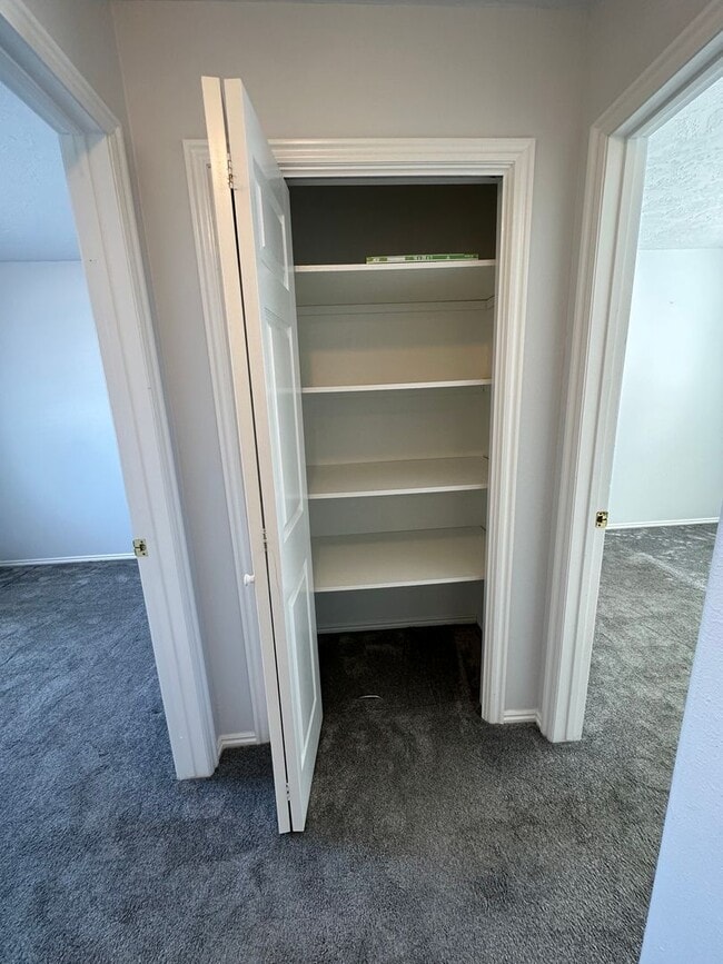 Building Photo - THIS IS A LEASE TAKEOVER, PLEASE CONTACT THE CURRENT TENANT, TANNER @ 801-688-4161 - Cute 3 Bed 1...