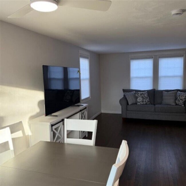 Building Photo - 349 Boulevard