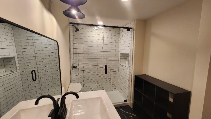 Building Photo - 1704 S Forest Dr