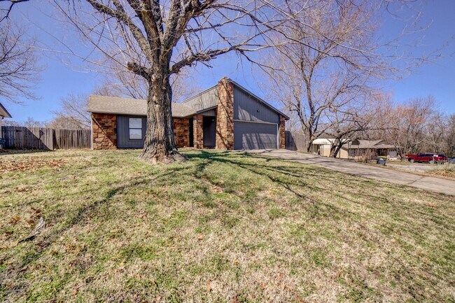 Building Photo - 14628 S Xenophon Ave