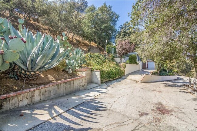Building Photo - Views! Enchanting 2+1 Artists Retreat Nestled in Tujunga Hillsides