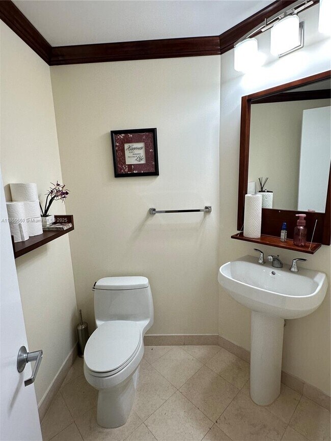 Building Photo - 1060 Brickell Ave