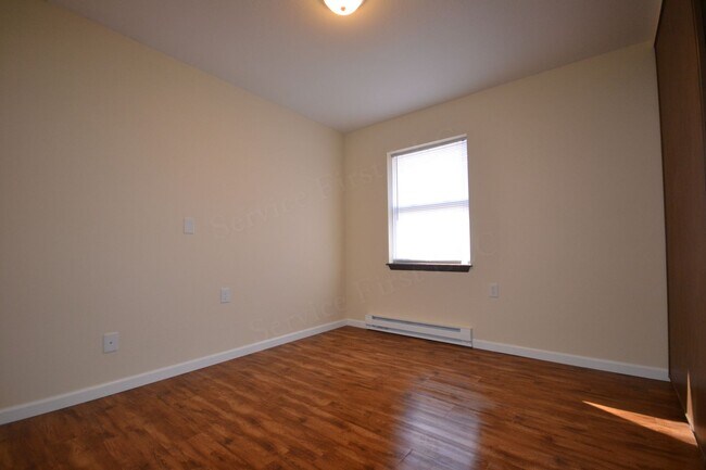 Building Photo - Longton Apartments