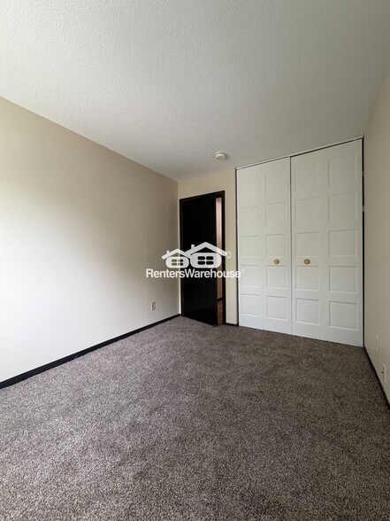 Building Photo - 1601 N Innsbruck Dr