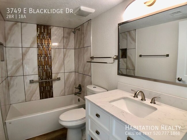 Building Photo - Beautifully renovated 2bd/1bath in Central...