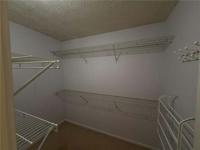 Building Photo - 3897 Saddlecreek Dr