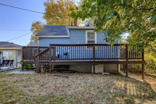 Building Photo - Cozy 1 Bedroom Bungalow!!