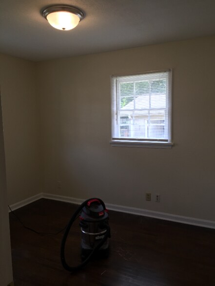 Building Photo - 1400 Sale Ave