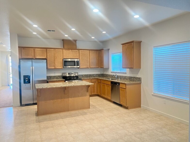 Building Photo - 741 Skyler Ct