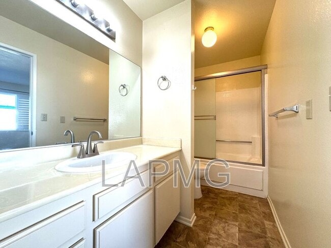 Building Photo - 12251 Moorpark St