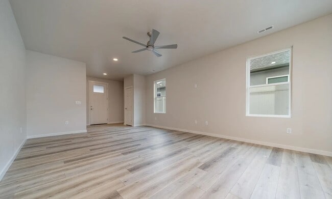 Building Photo - 2452 Park Vista St