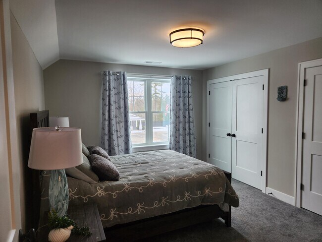 Building Photo - 57 Evergreen Dr