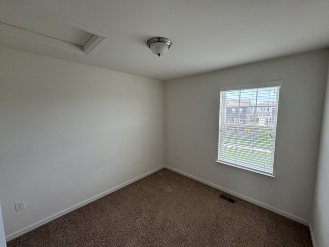 Building Photo - 172 Drexel Ct