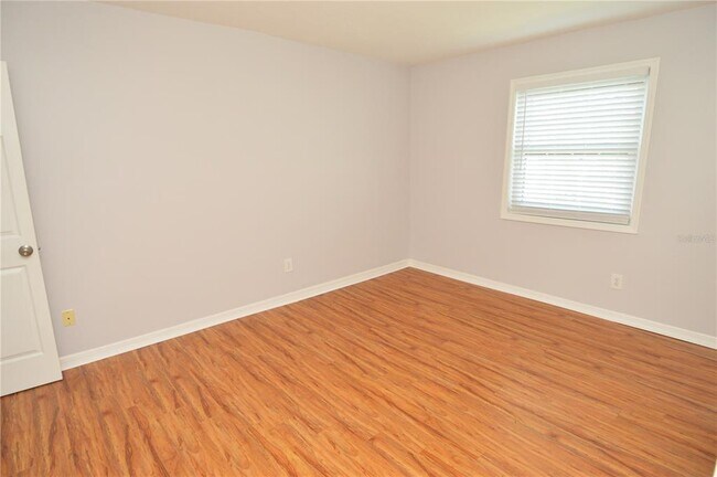 Building Photo - 166 Pompano Dr SE