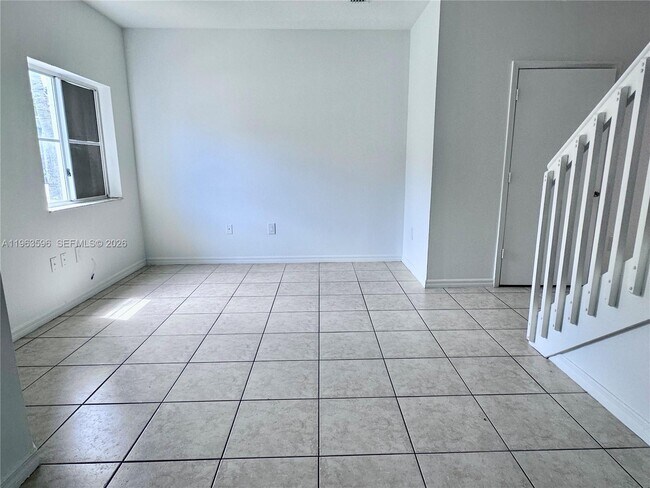 Building Photo - 1631 SE 30th St