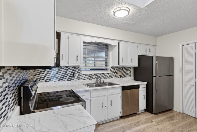 Building Photo - 217 Quince Ct