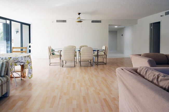 Building Photo - 2450 Presidential Way