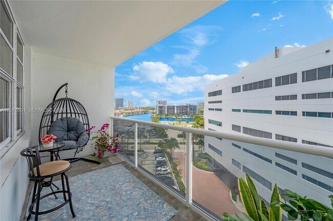 Building Photo - 3725 S Ocean Dr