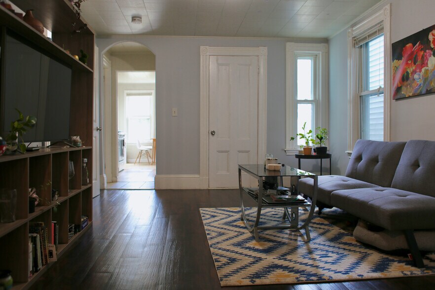 Building Photo - 603 Bennington St