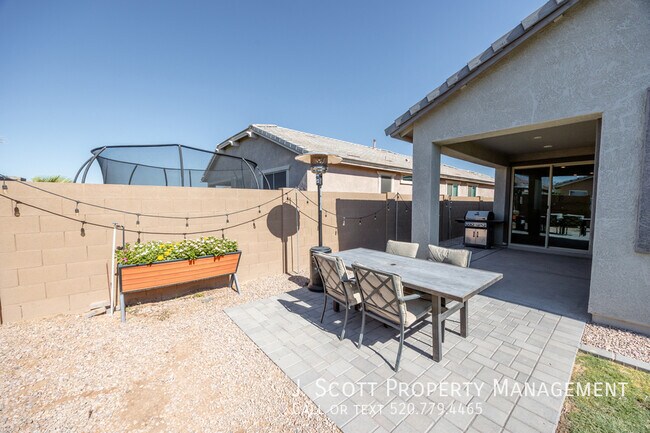 Building Photo - 449 Pinnacle Ridge Dr