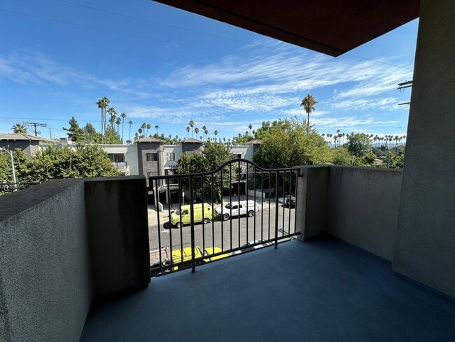 Building Photo - Available Low Income Unit - 2bed2bath cond...