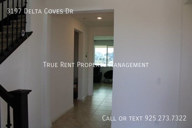 Building Photo - Gorgeous 5 Bed, 3 Bath in Highly Desirable...