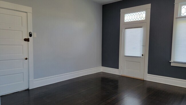 Building Photo - Aves Beauty