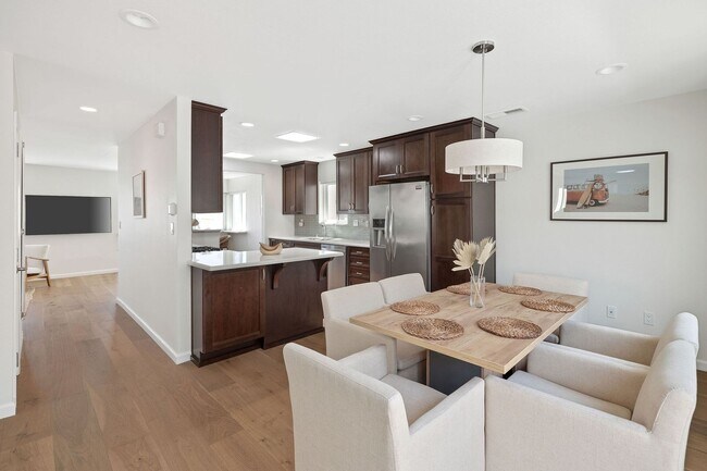 Building Photo - Beachside Retreat – Steps to the Sand in Hermosa Beach!