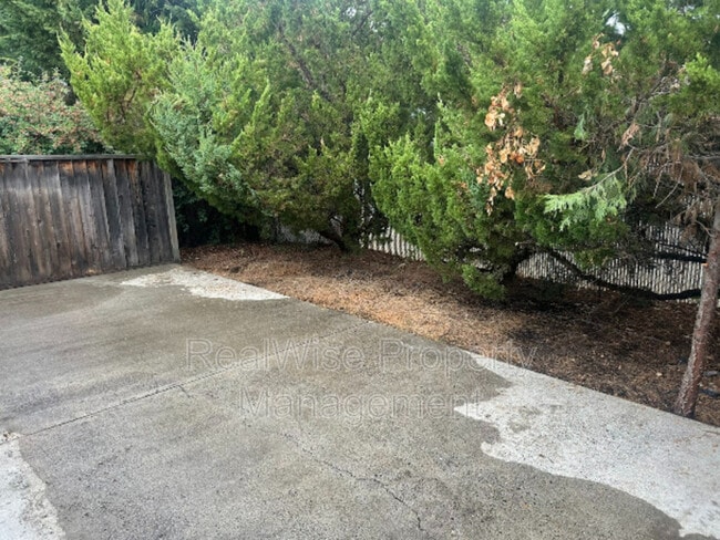 Building Photo - 1467 Cameo Ct