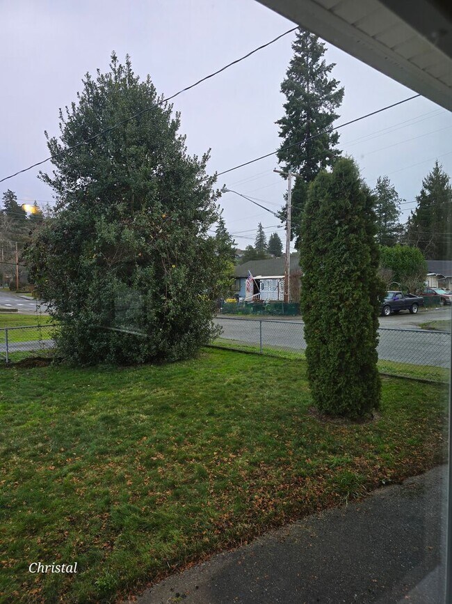 Building Photo - 2531 Stephenson Ave
