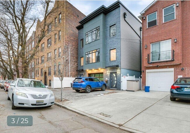 Building Photo - 65 Corbin Ave