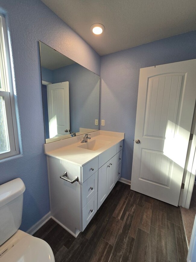Building Photo - NEW LISTING!!!!!