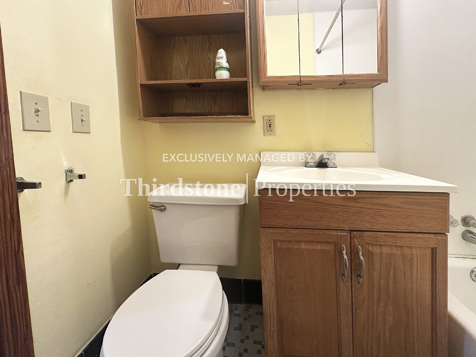 Building Photo - 1727 Lindsey Rd