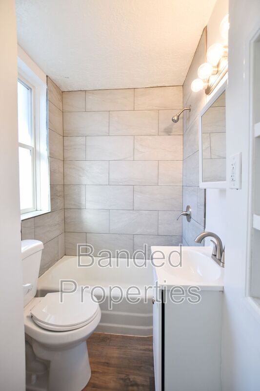 Building Photo - 627 23rd St