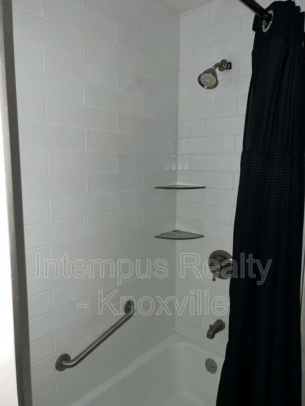 Building Photo - 7914 Gleason Dr