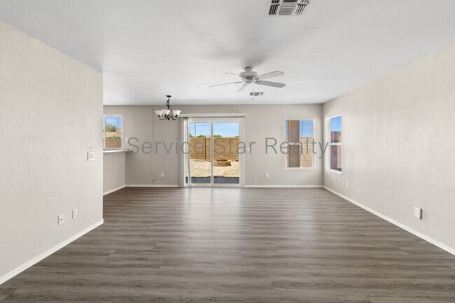 Building Photo - 12106 N 130th Dr