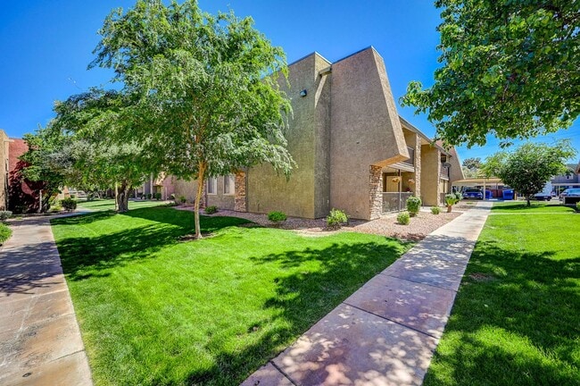 Building Photo - GATED COMMUNITY CONDO WITH BRAND NEW UPGRA...