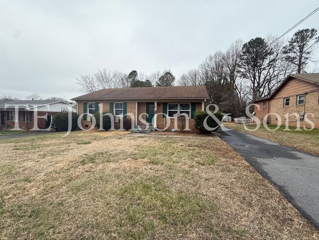 Building Photo - Charming 3 Bedroom Home with Hardwood Floors and Large Backyard in Winston-Salem