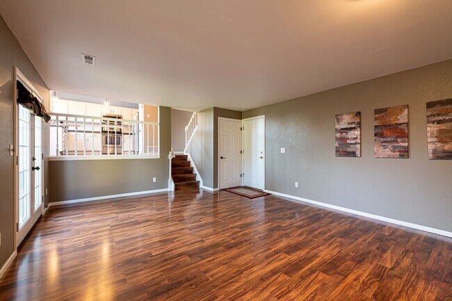 Building Photo - Wonderful 4-bed, 3-bath home adjacent to walking paths and parks