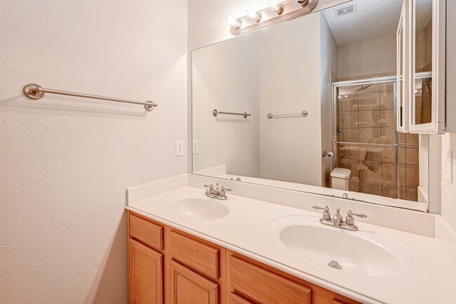 Building Photo - 717 Cedarwood Dr