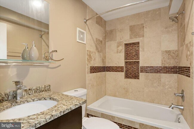 Building Photo - 43 Hanover Pl NW