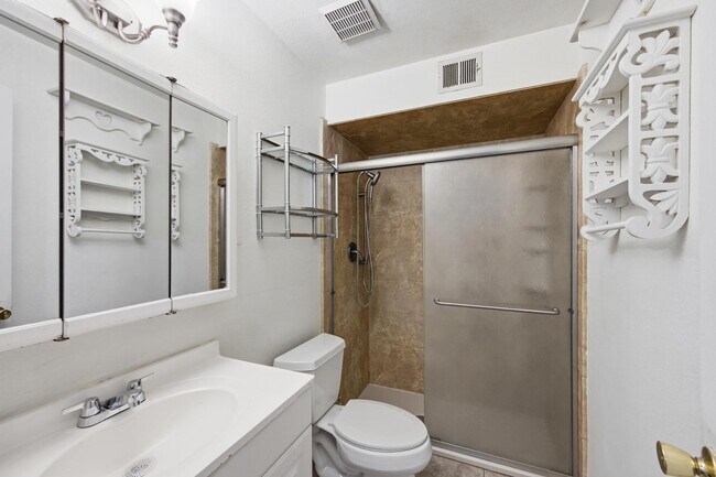 Building Photo - 204 E Duke Dr