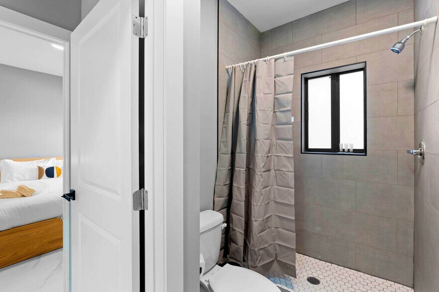 Building Photo - 1540 NW 46th St