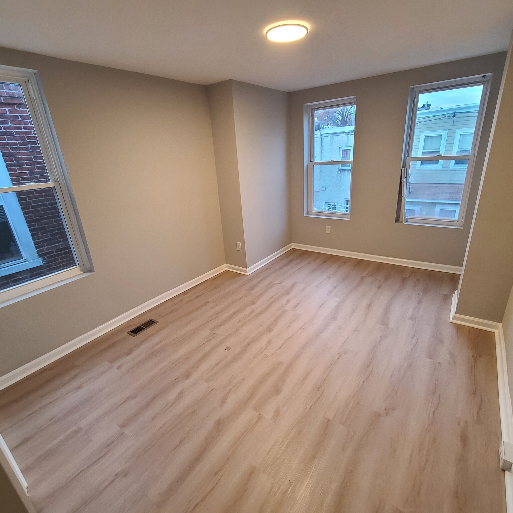 Building Photo - 1331 Narragansett St