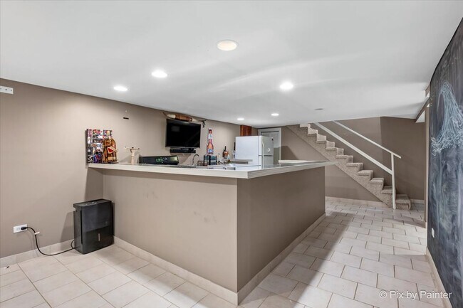 Building Photo - 120 W Hillside Ave